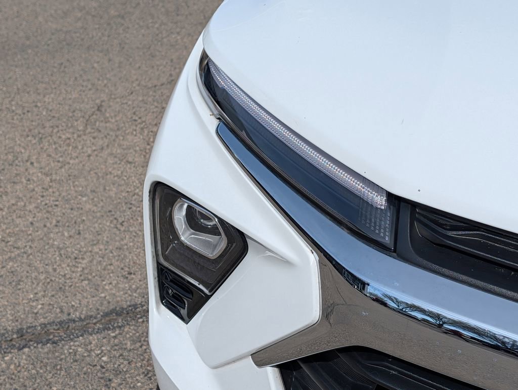 Used 2025 Chevrolet TrailBlazer LT FWD image 3