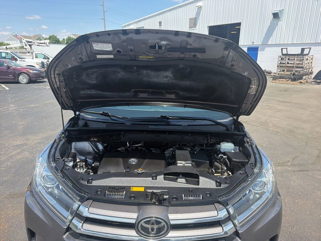 Used 2018 Toyota Highlander Limited AWD/4WD image 31