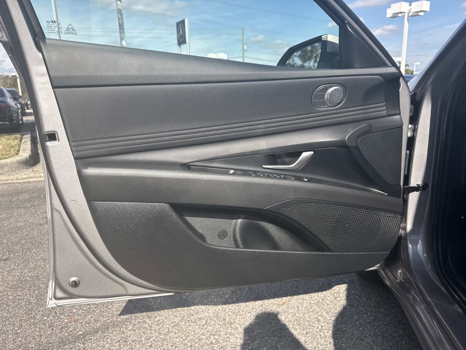 Used 2024 Hyundai Elantra Limited image 15