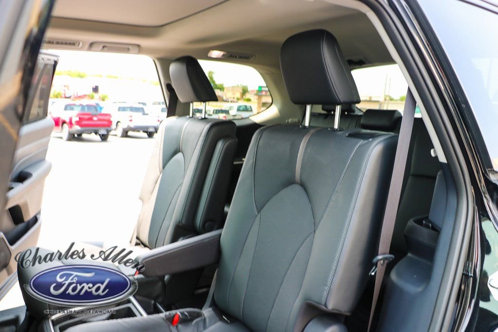 Used 2024 Toyota Grand Highlander AWD image 12