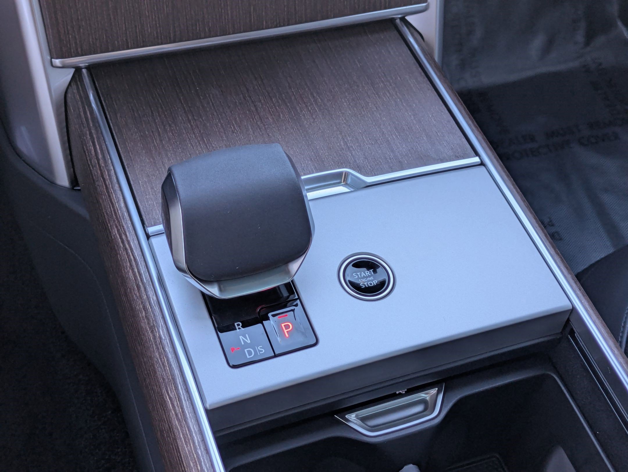 New 2025 Land Rover Range Rover Long Wheelbase SE image 23