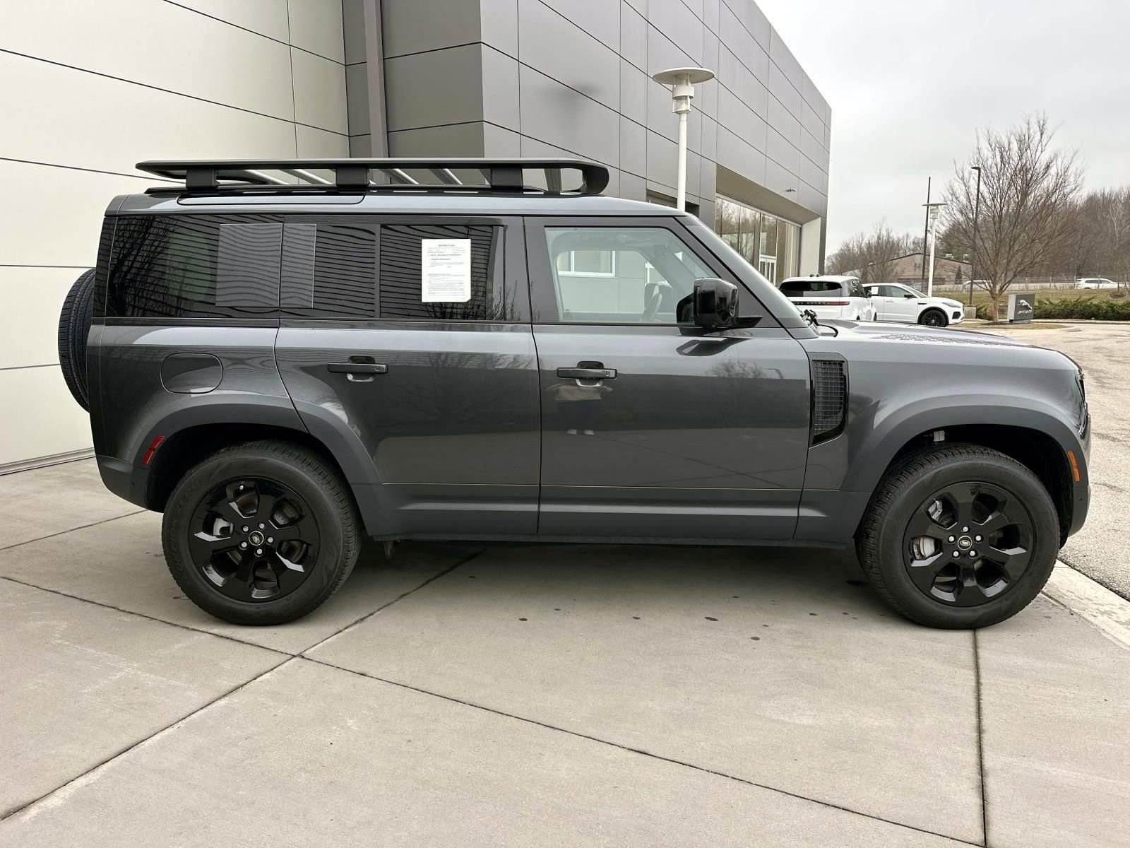 Used 2025 Land Rover Defender 110 S image 4