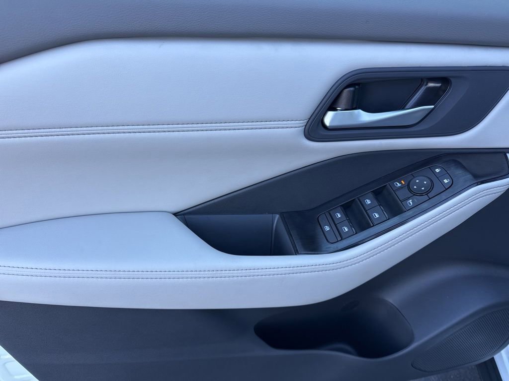 New 2026 Nissan Rogue SV FWD image 13