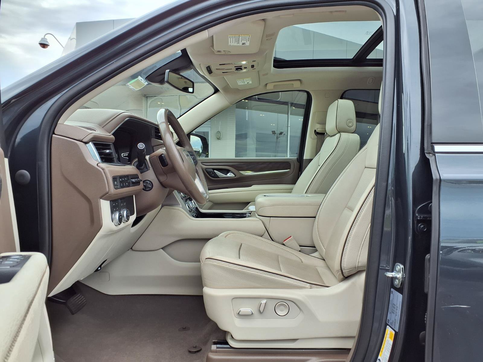 Used 2022 GMC Yukon XL Denali AWD/4WD image 22