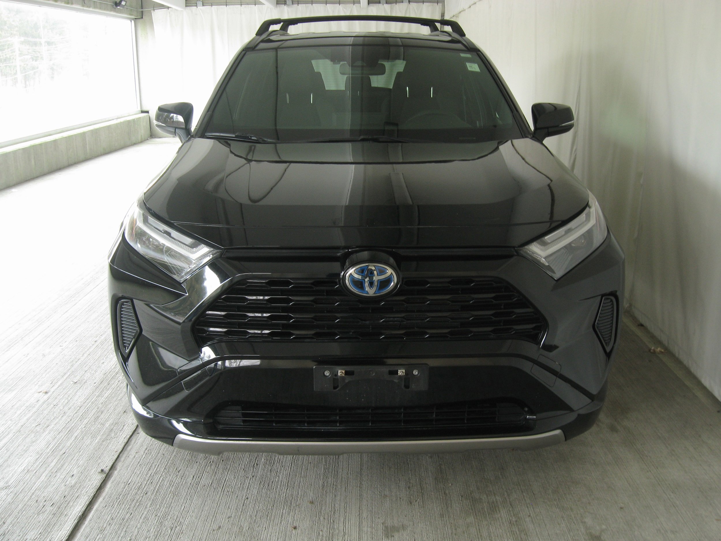 Used 2022 Toyota RAV4 SE w/ SE Grade Weather Package AWD/4WD image 3