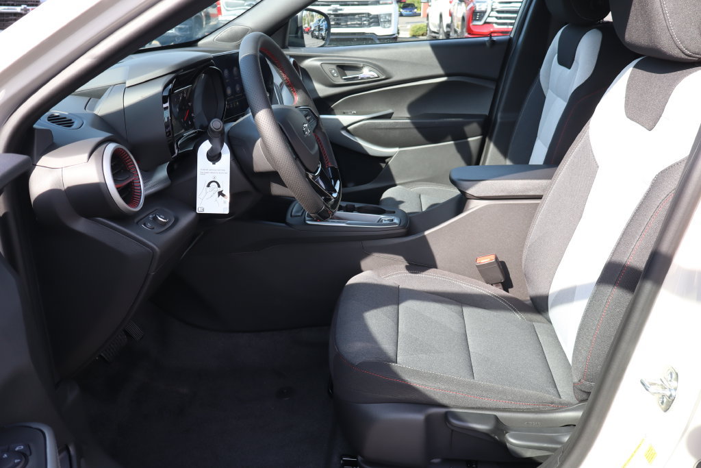 New 2026 Chevrolet Trax RS w/ Sunroof Package FWD image 5