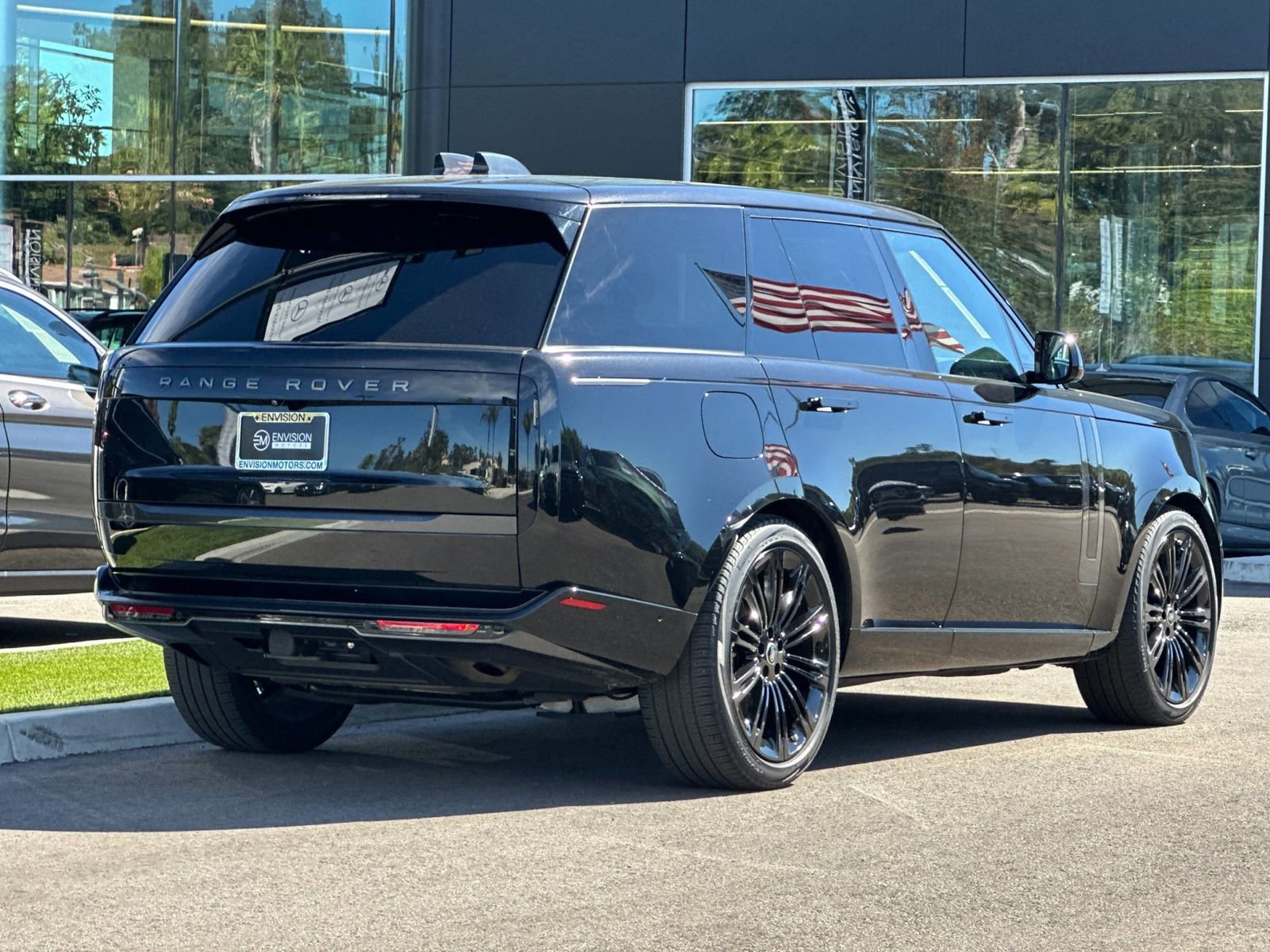 Used 2024 Land Rover Range Rover SE image 3