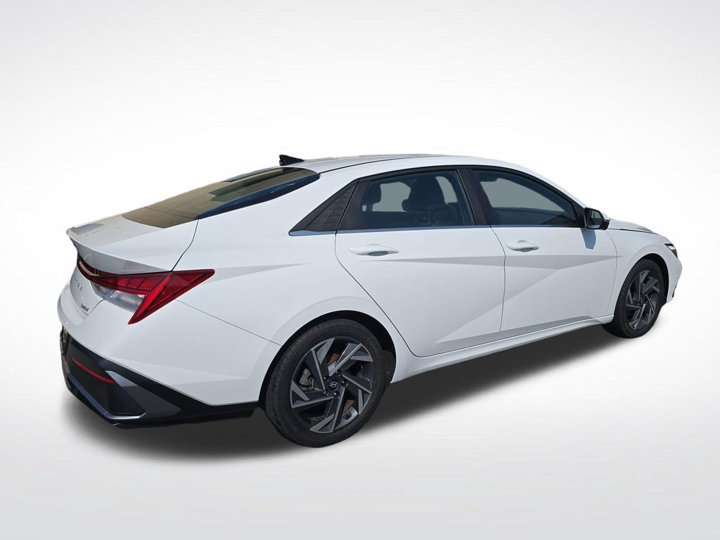 Certified 2024 Hyundai Elantra Limited FWD image 7