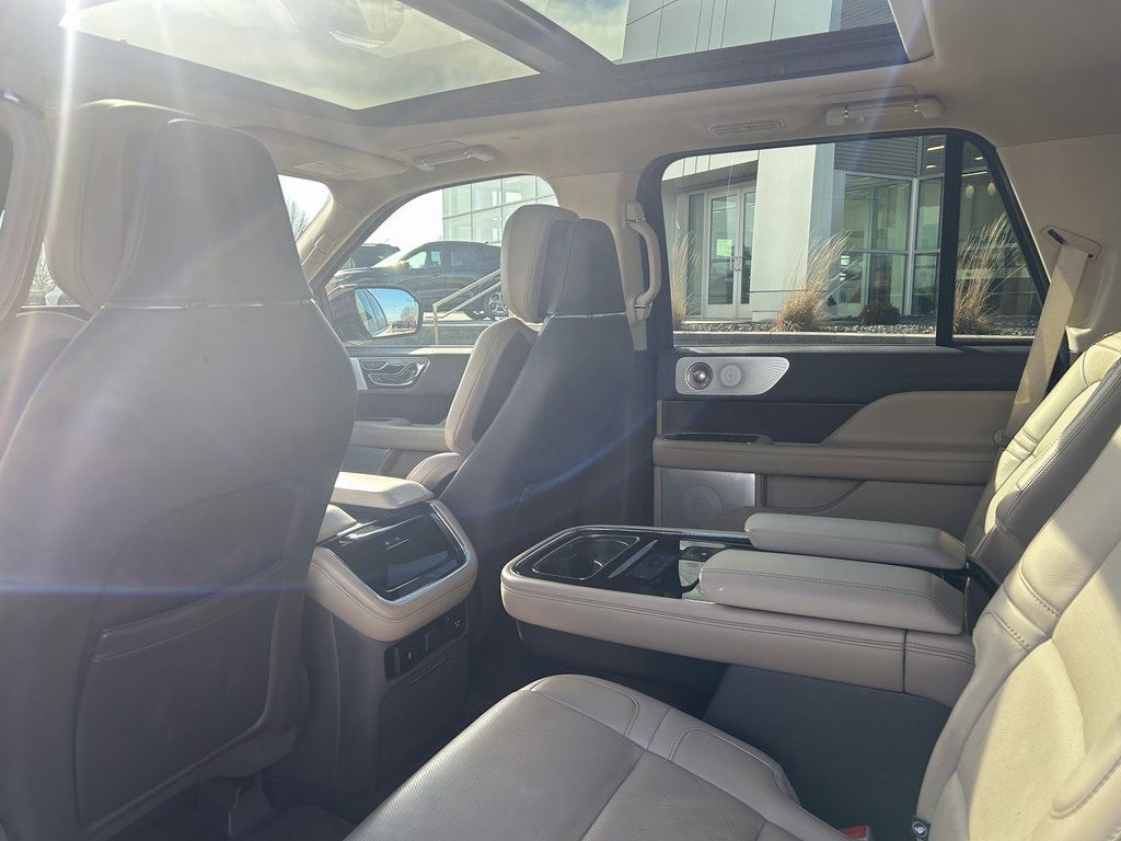 Used 2023 Lincoln Navigator Reserve image 12