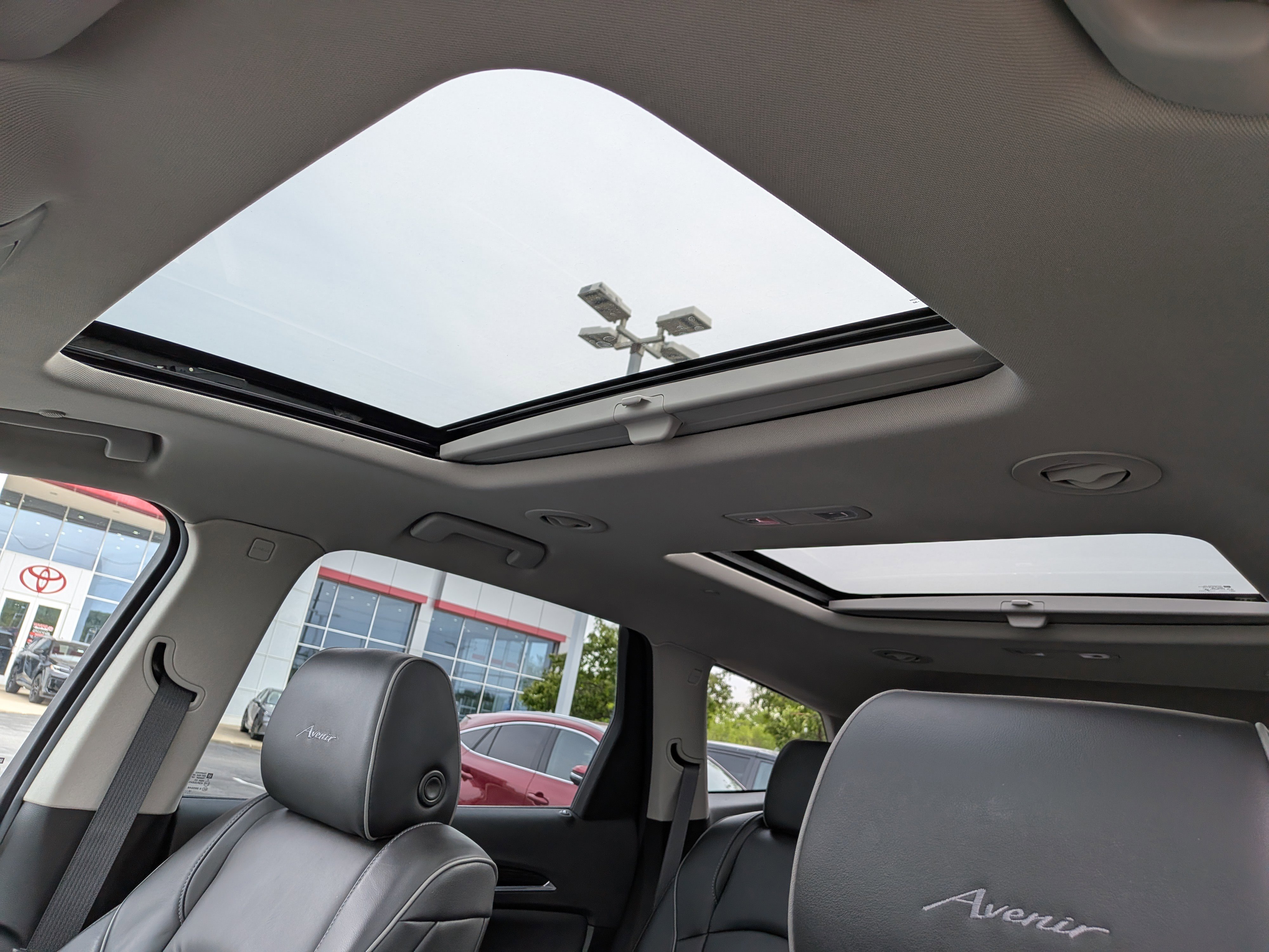 Used 2019 Buick Enclave Avenir w/ Avenir Technology Package AWD/4WD image 15