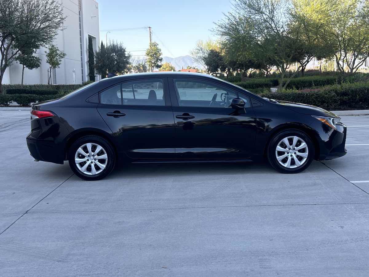 Used 2023 Toyota Corolla LE image 2