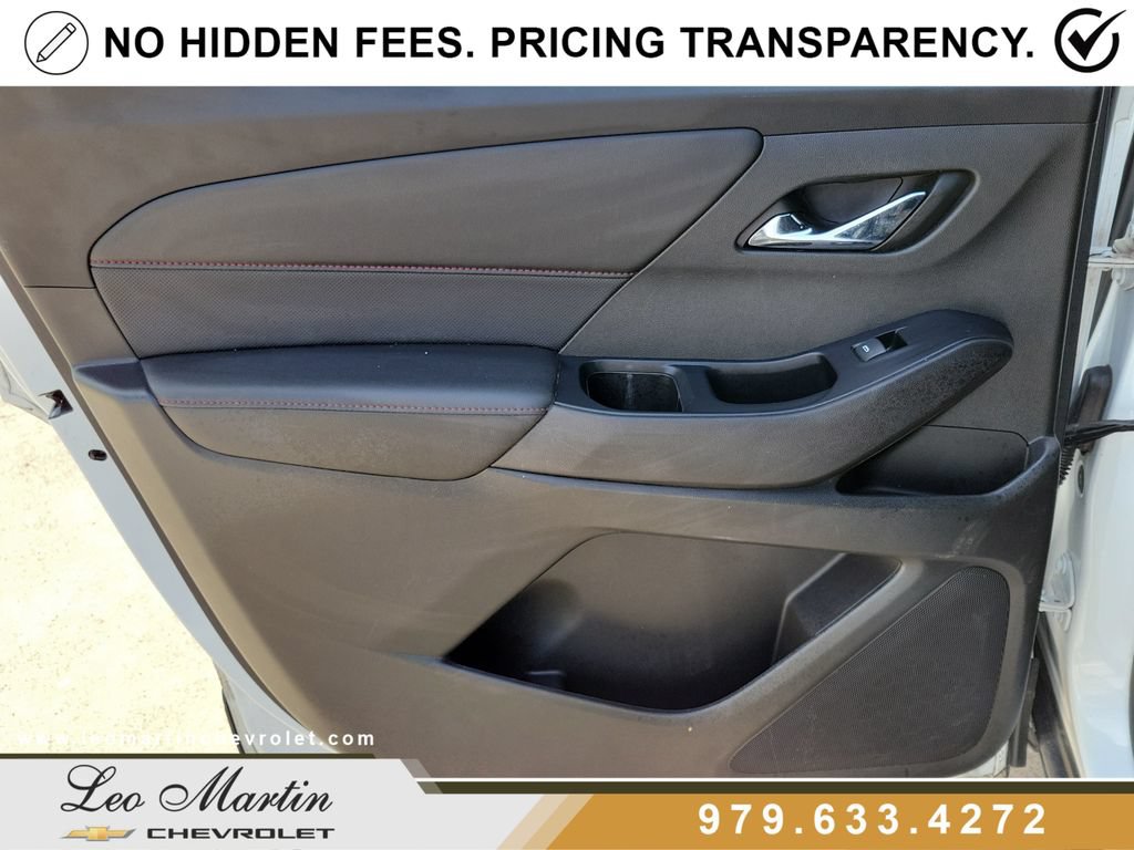 Used 2023 Chevrolet Traverse RS w/ LPO, Floor Liner Package FWD image 15