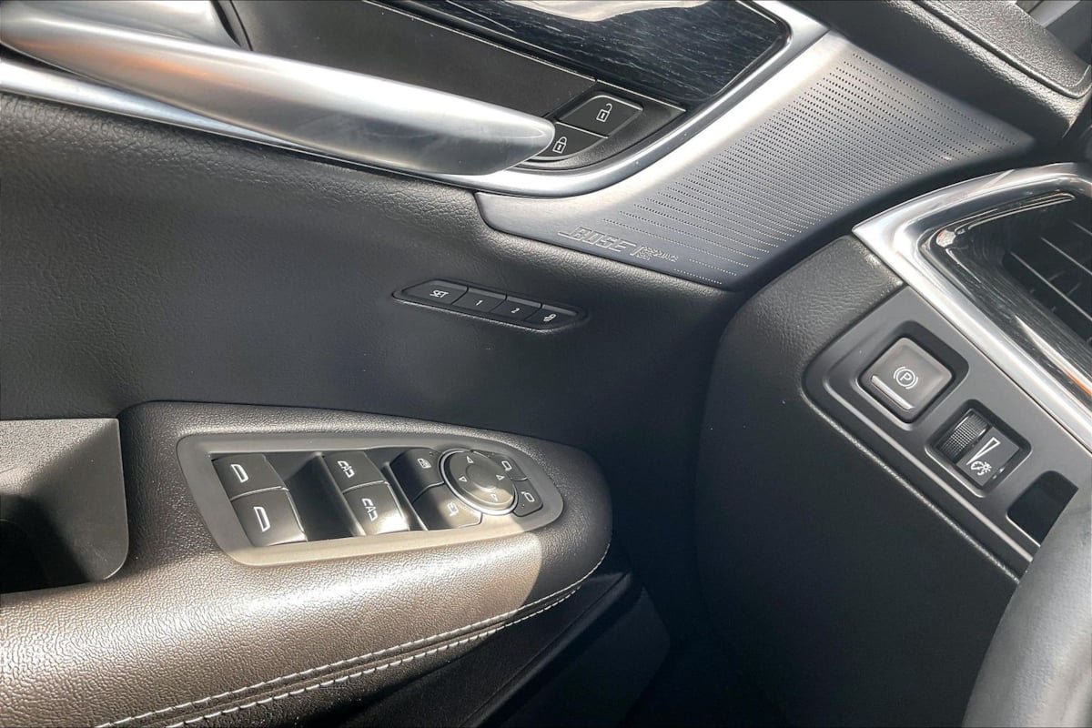 Used 2025 Cadillac XT5 Premium Luxury FWD image 36