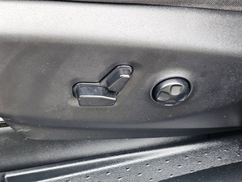 Used 2020 Chrysler Pacifica Touring-L Plus w/ Advanced Safetytec Group image 25