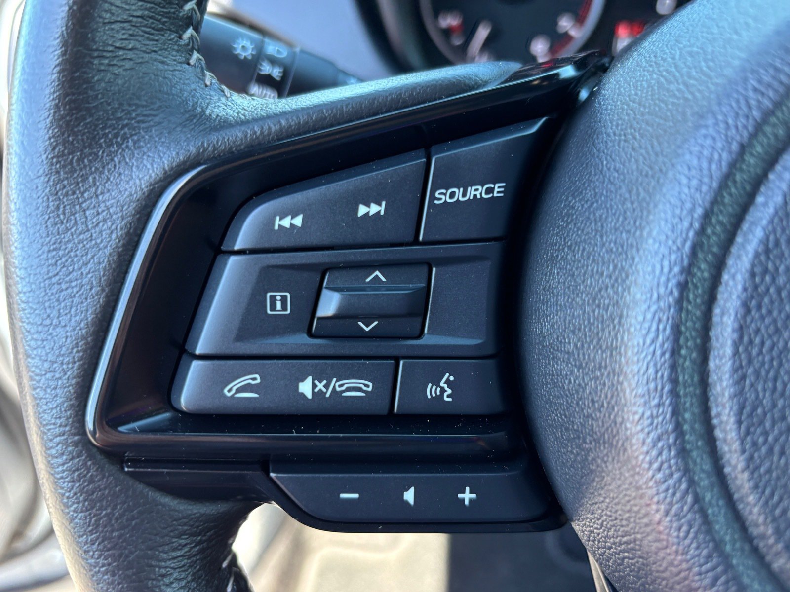 Used 2025 Subaru Forester Premium AWD/4WD image 23