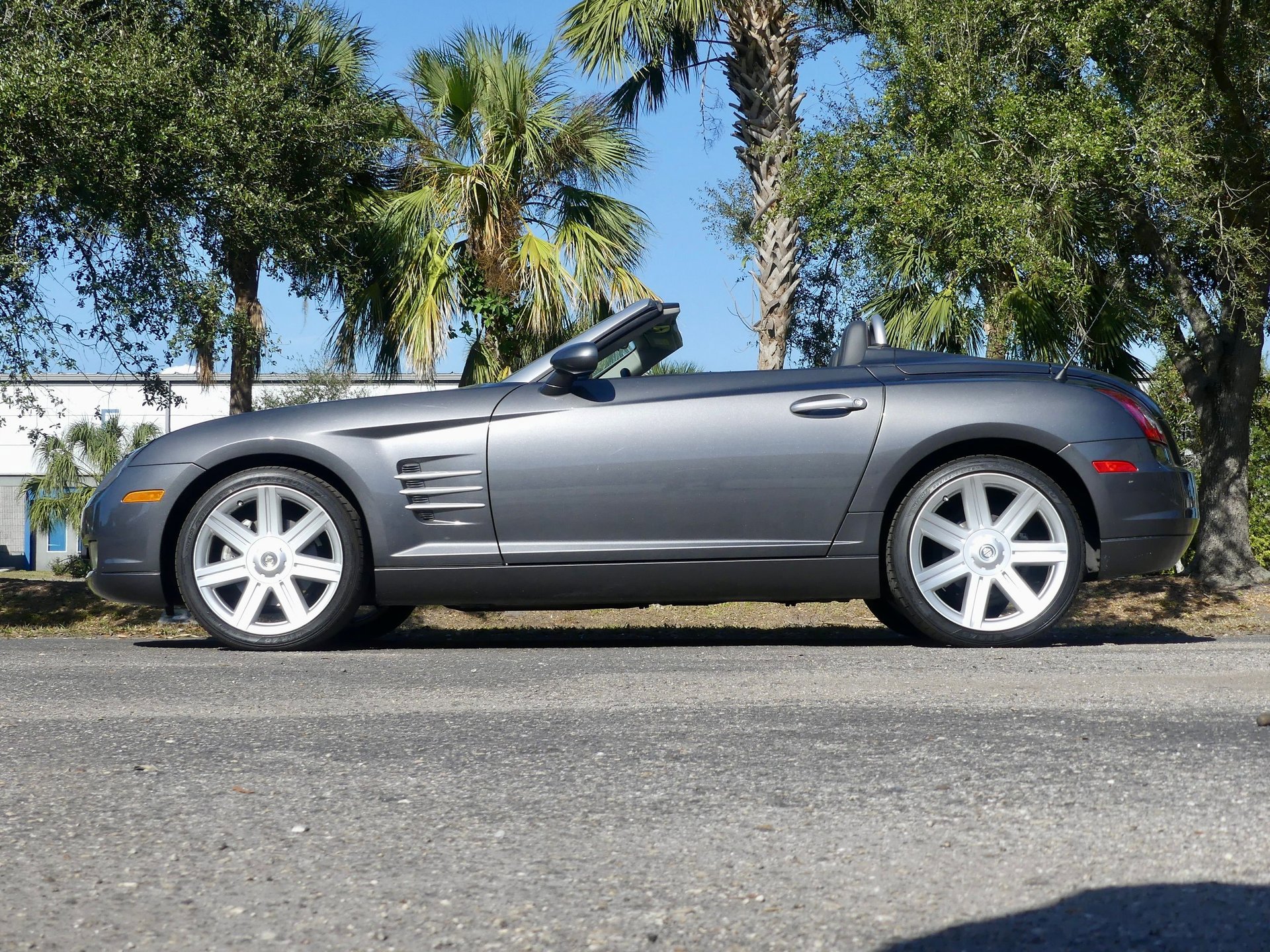 Used 2005 Chrysler Crossfire Limited image 16
