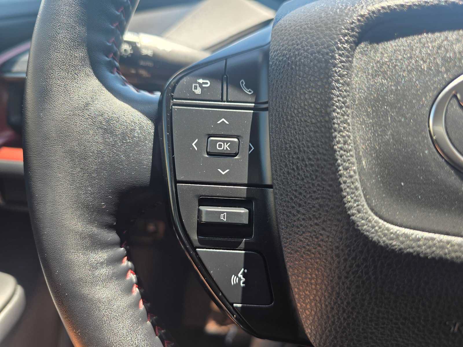 Used 2023 Toyota Prius Prime FWD image 33