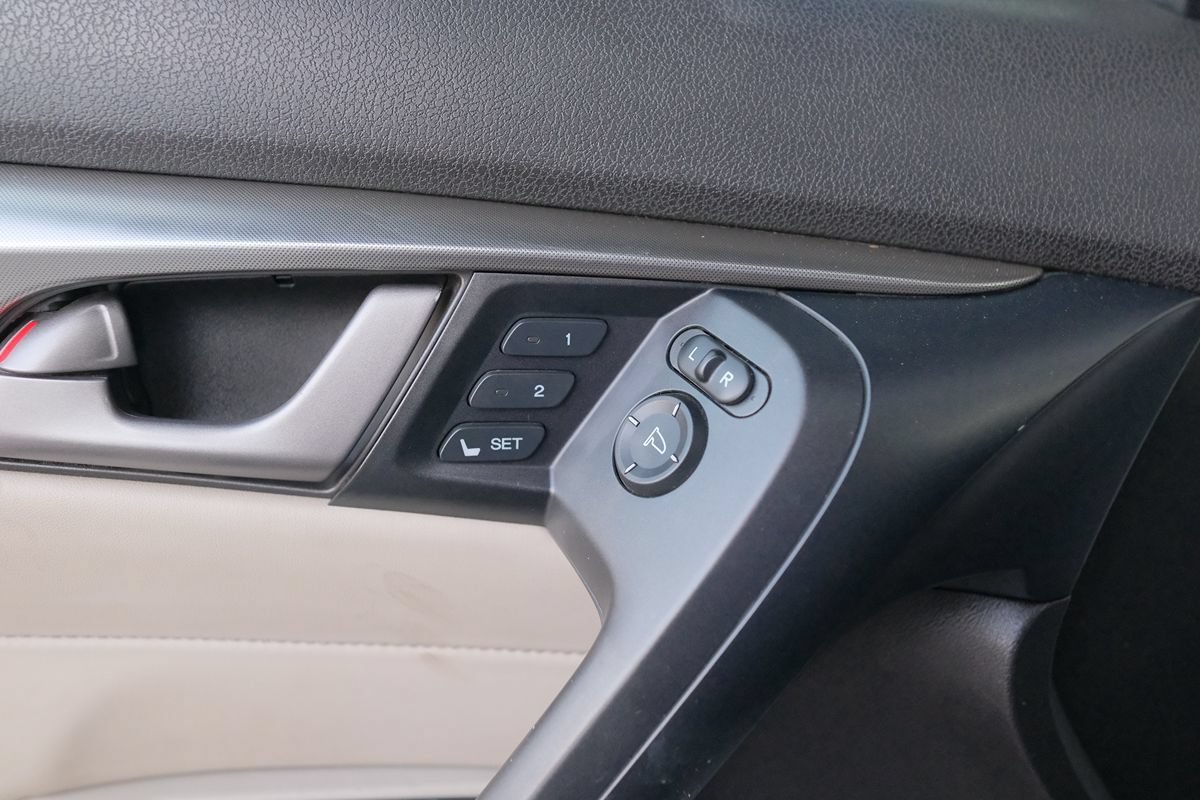 Used 2010 Acura TL SH-AWD image 9