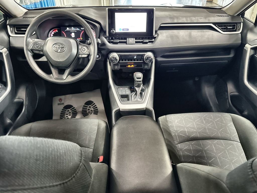 Used 2025 Toyota RAV4 XLE image 25
