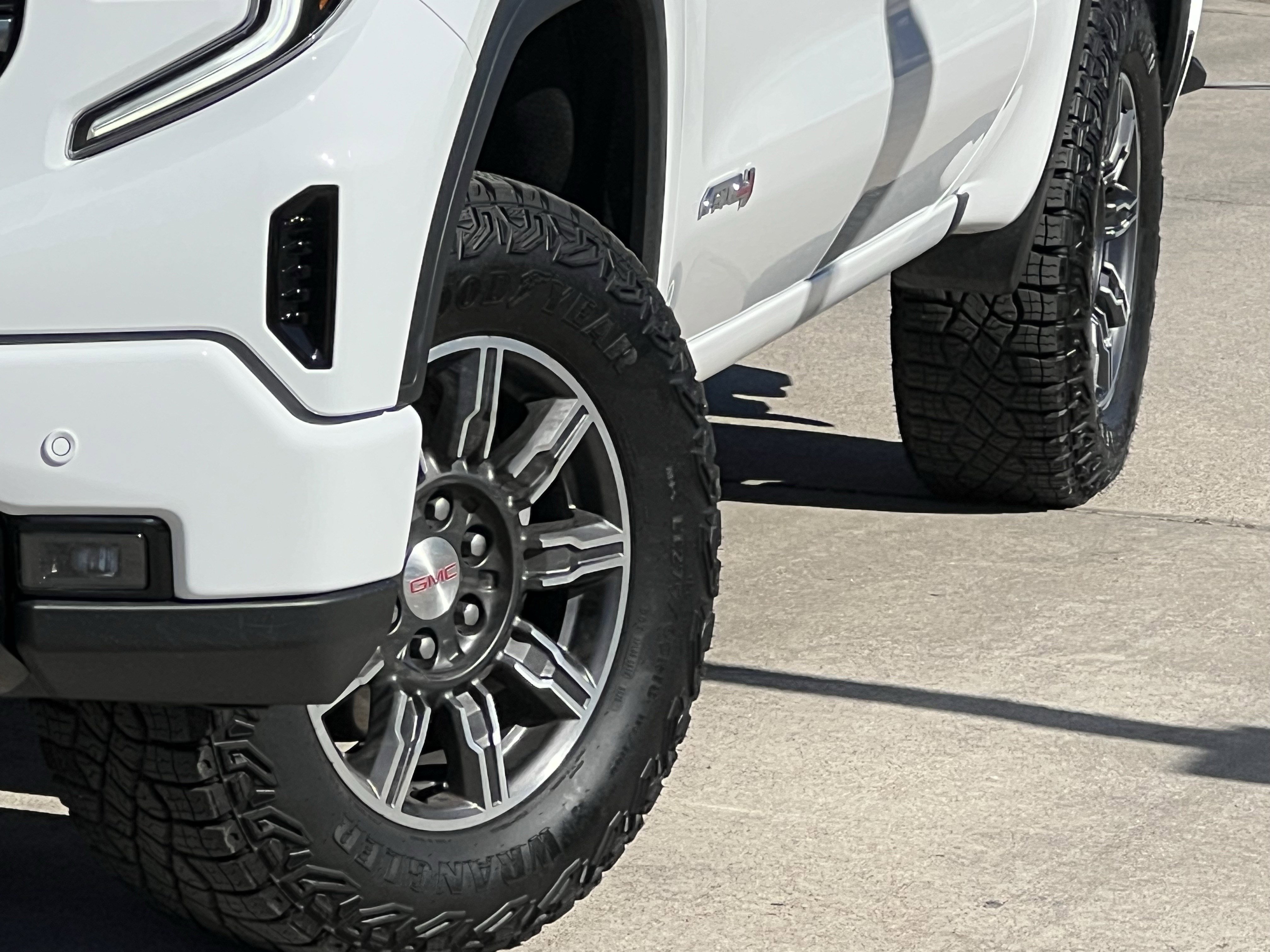 Used 2025 GMC Sierra 1500 AT4 image 8