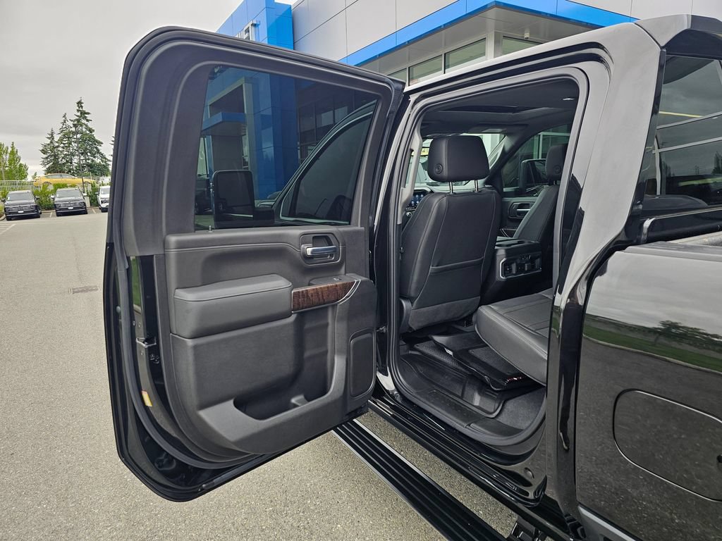 Used 2022 GMC Sierra 3500 Denali w/ Denali Black Diamond Edition AWD/4WD image 18