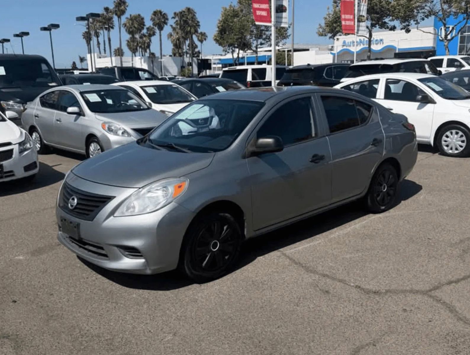 Used 2013 Nissan Versa S FWD image 2