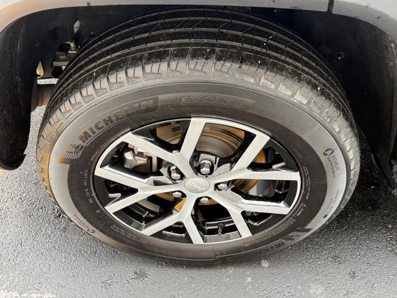 Used 2024 Jeep Grand Cherokee L Limited w/ Luxury Tech Group II image 7