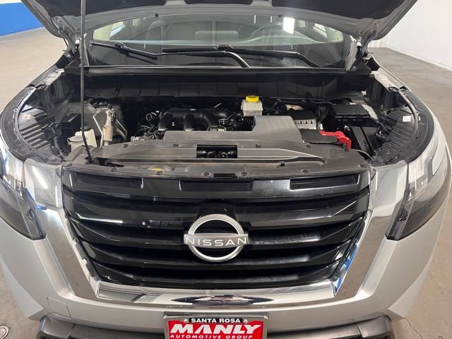 Used 2024 Nissan Pathfinder SV image 9