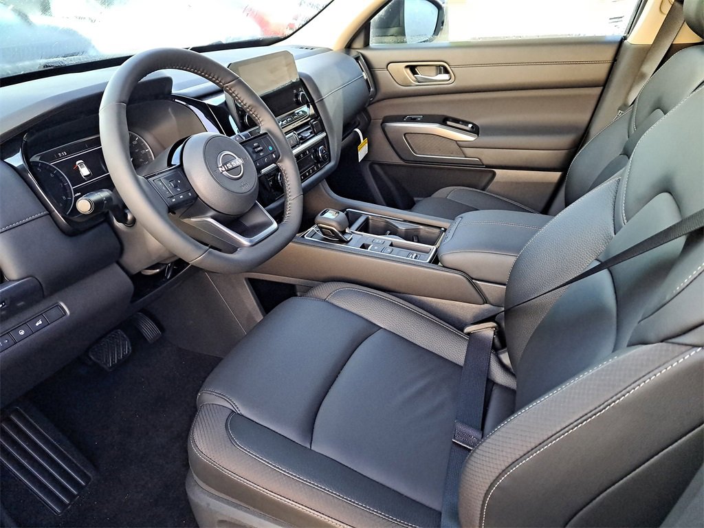New 2025 Nissan Pathfinder SL w/ Black Appearance Package image 7