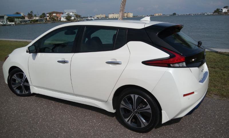 Used 2020 Nissan Leaf SV w/ SV Technology Package FWD image 16