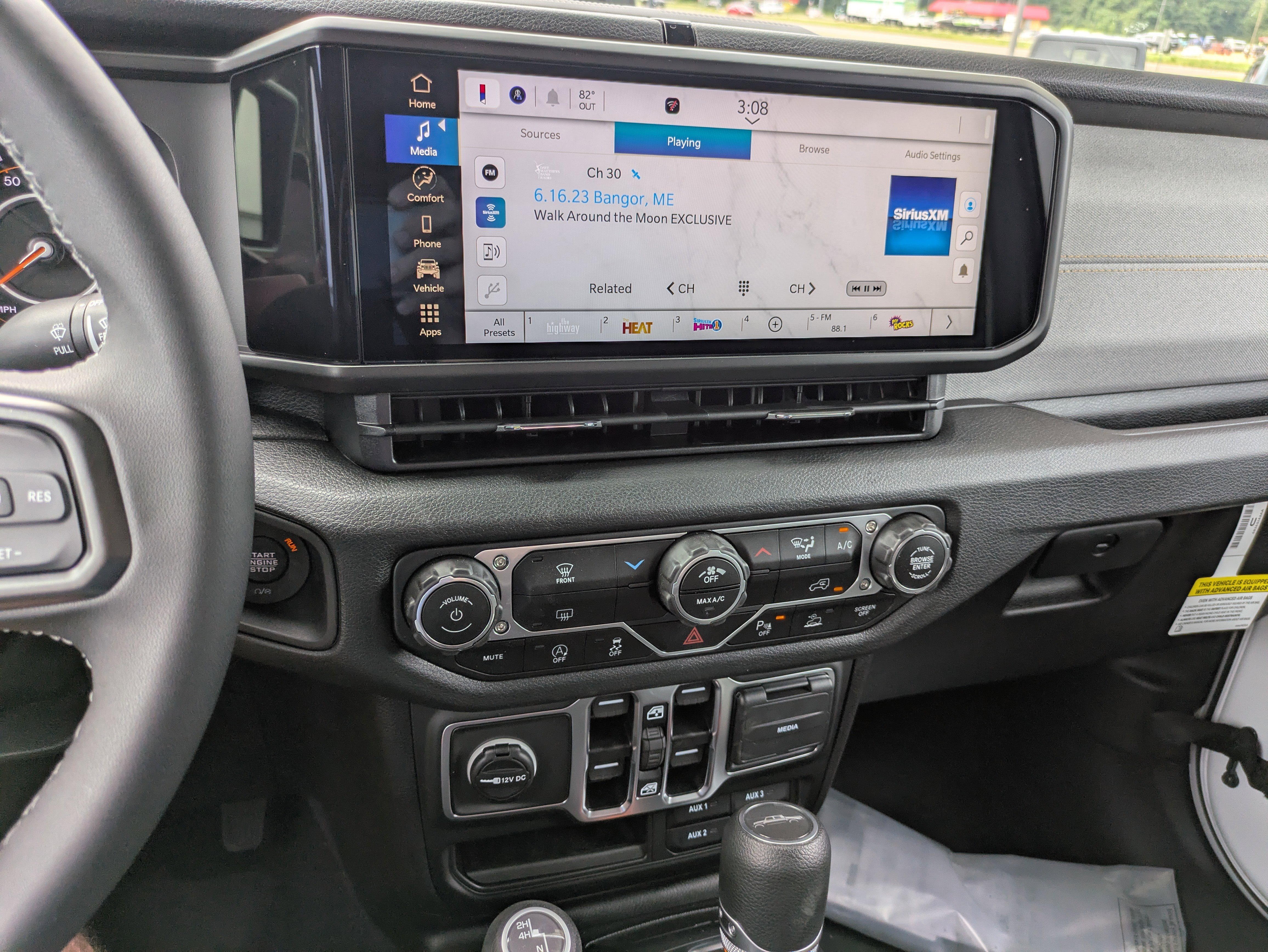 New 2025 Jeep Gladiator Sport image 13