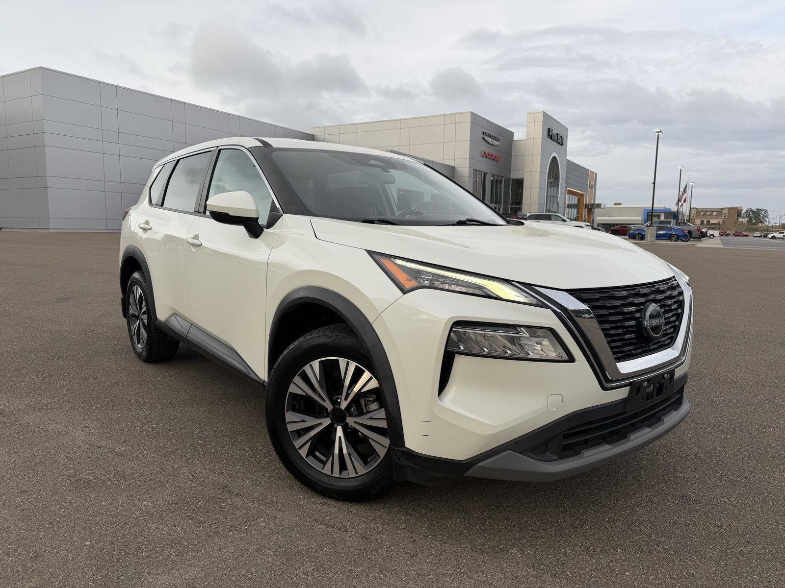 Used 2022 Nissan Rogue SV image 3