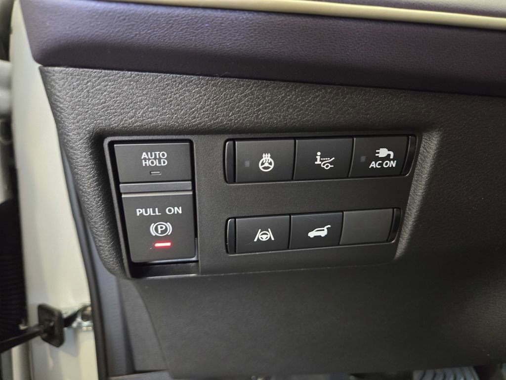 New 2026 Nissan Leaf Platinum+ w/ Cargo Package (Platinum+) FWD image 9