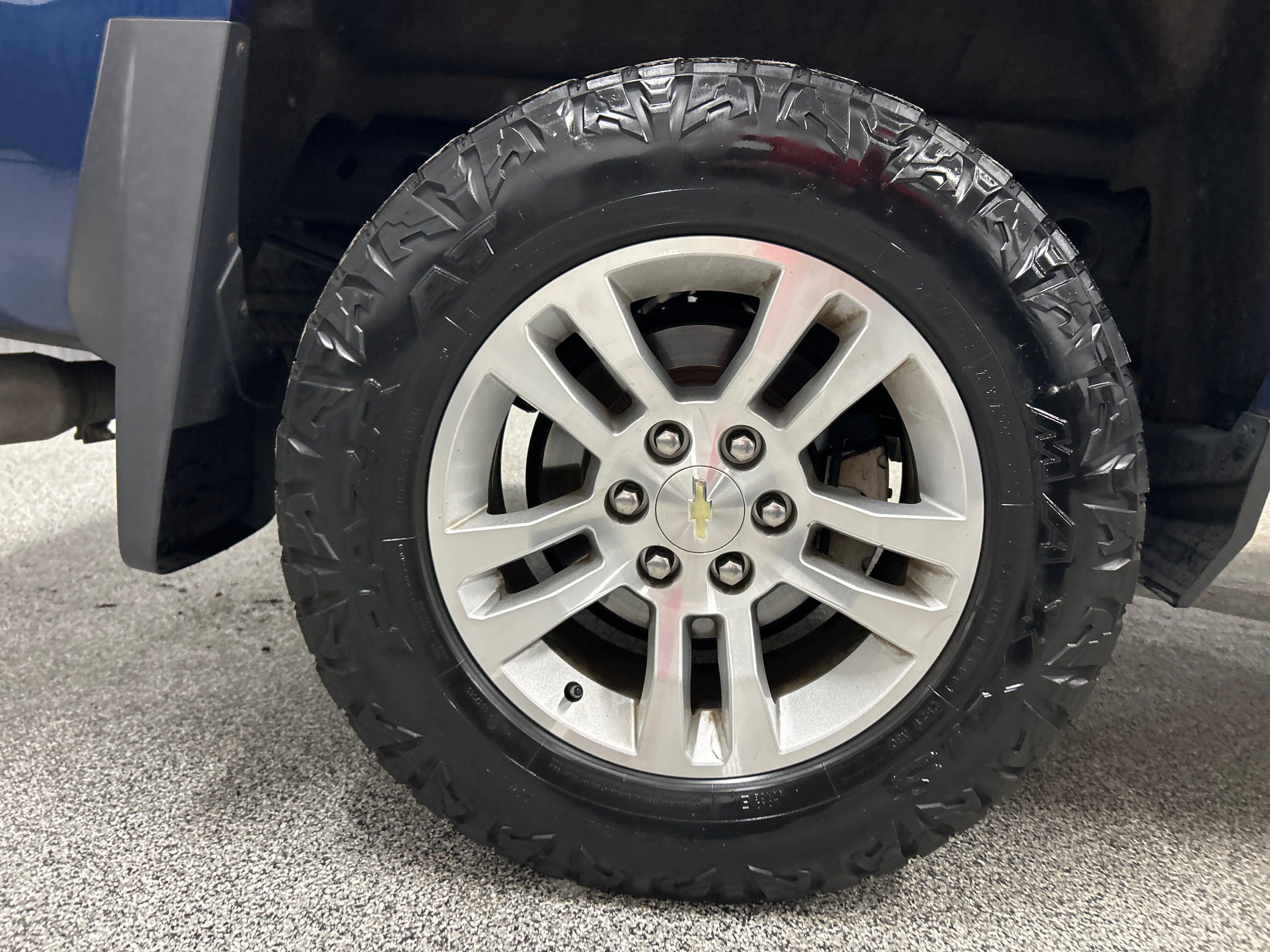 Used 2017 Chevrolet Silverado 1500 LT w/ All Star Edition AWD/4WD image 7
