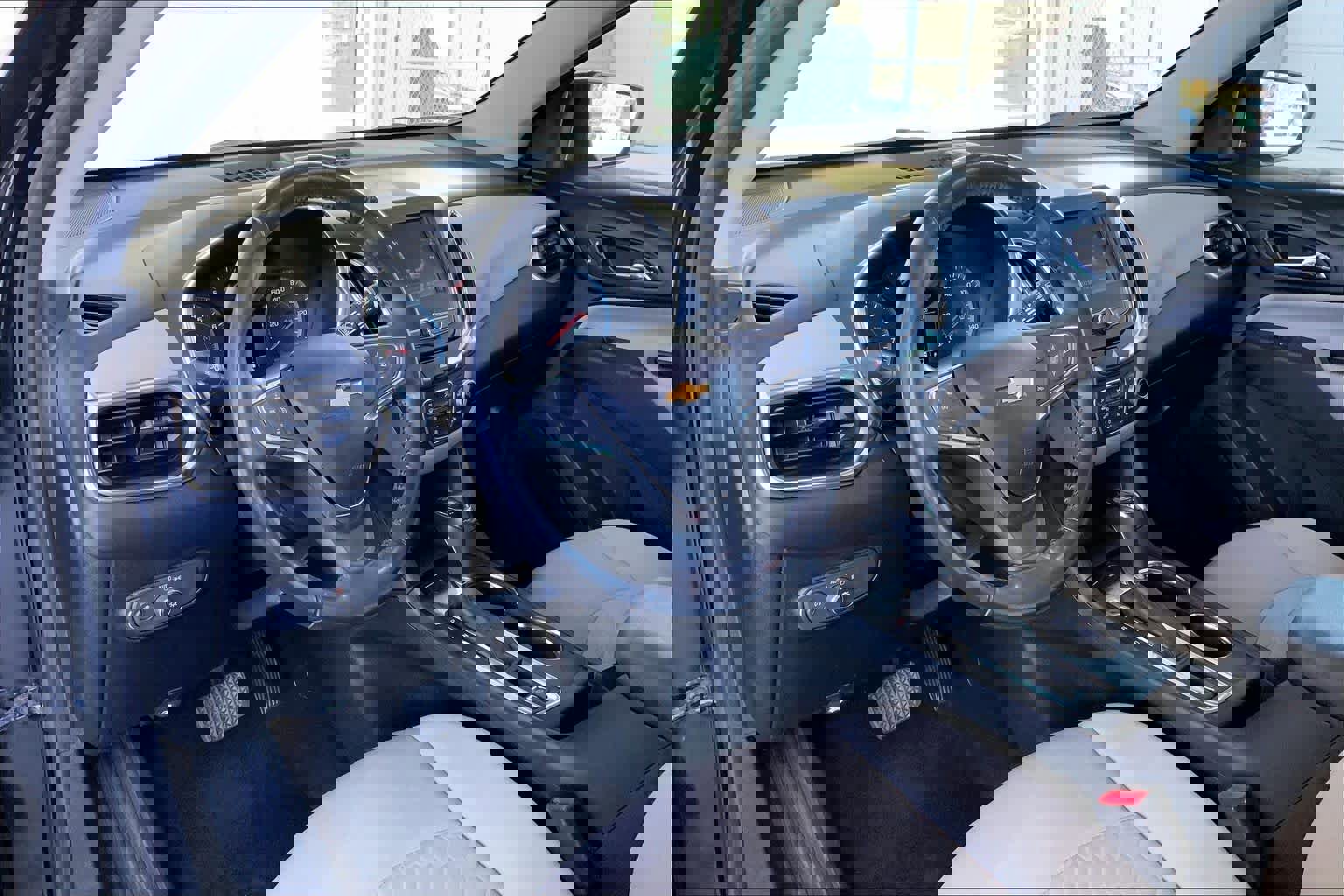 Used 2018 Chevrolet Equinox LT image 18