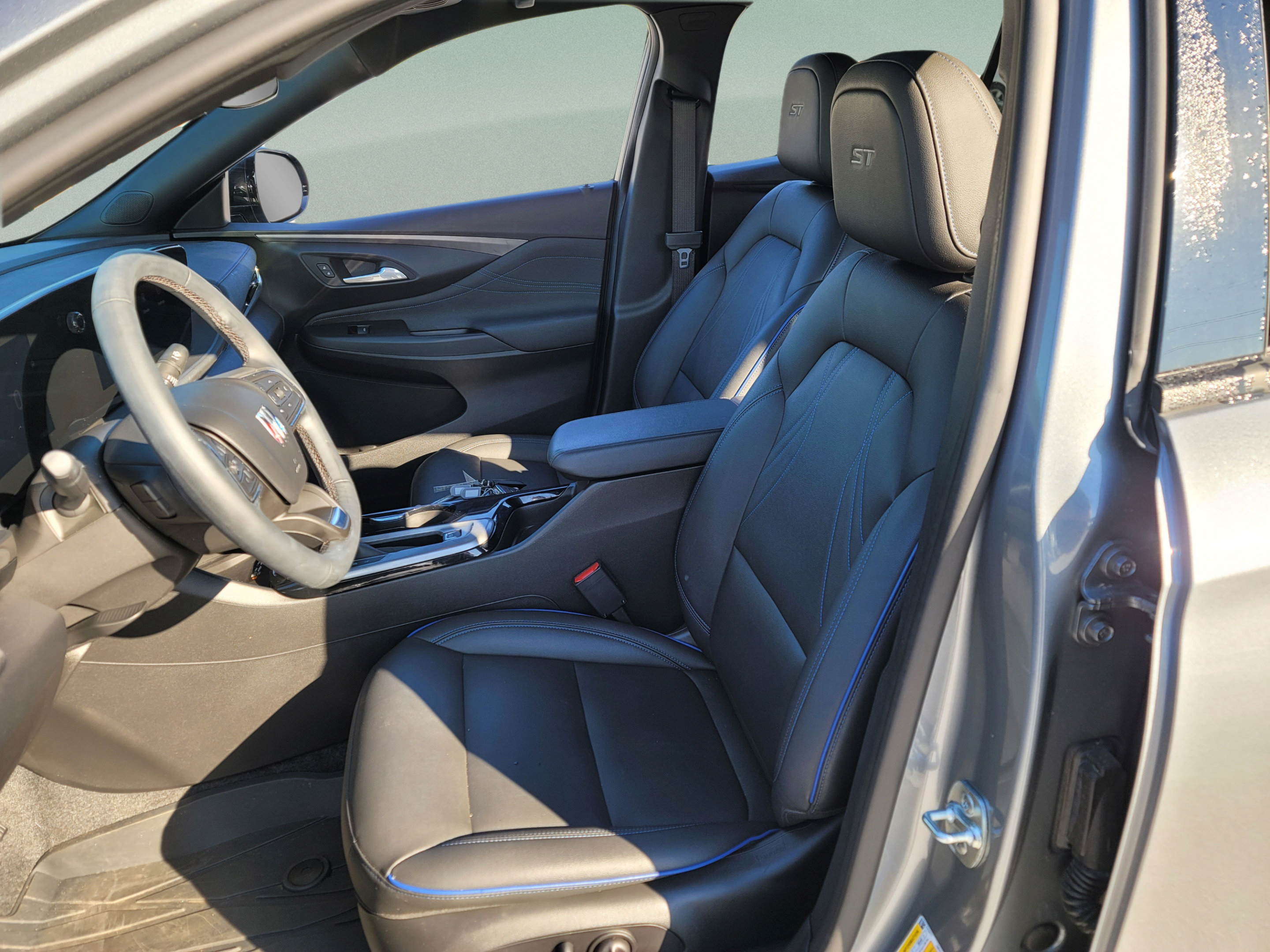Used 2025 Buick Envista Sport Touring w/ Convenience I Package FWD image 10