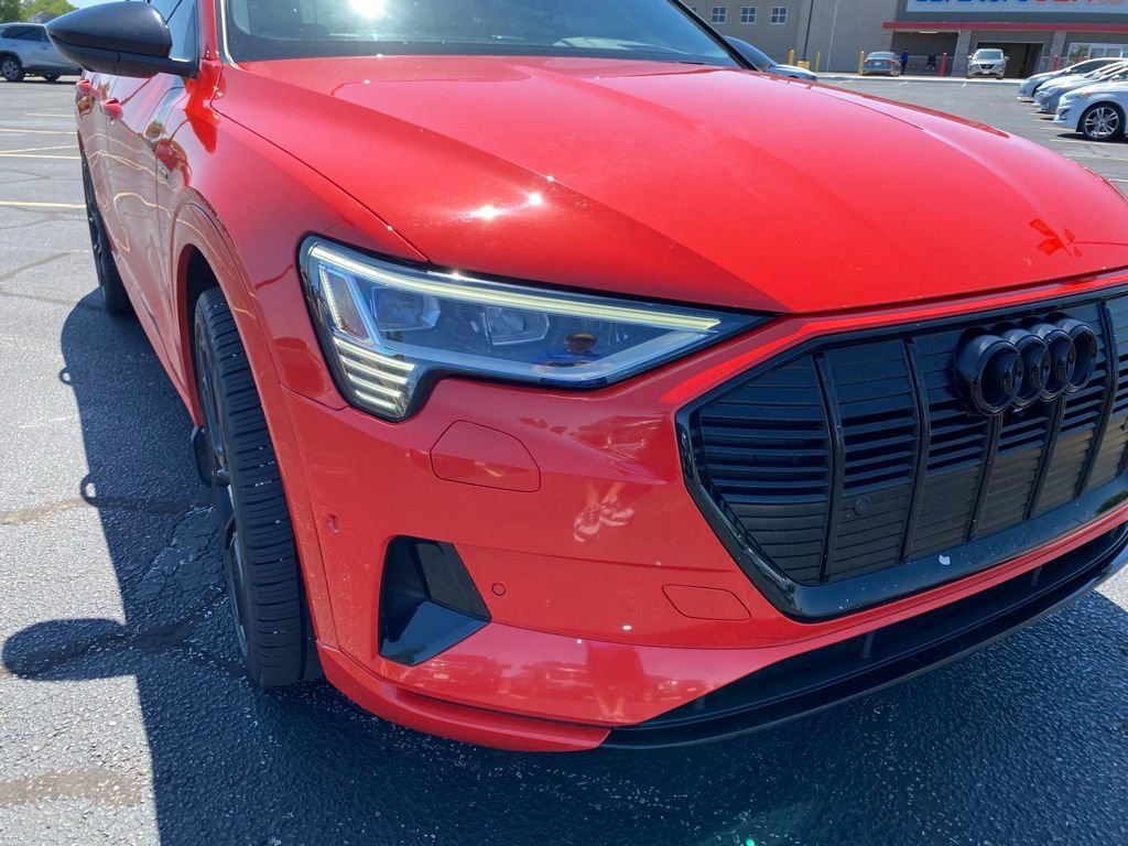 Used 2019 Audi e-tron Prestige w/ Prestige Package AWD/4WD image 2