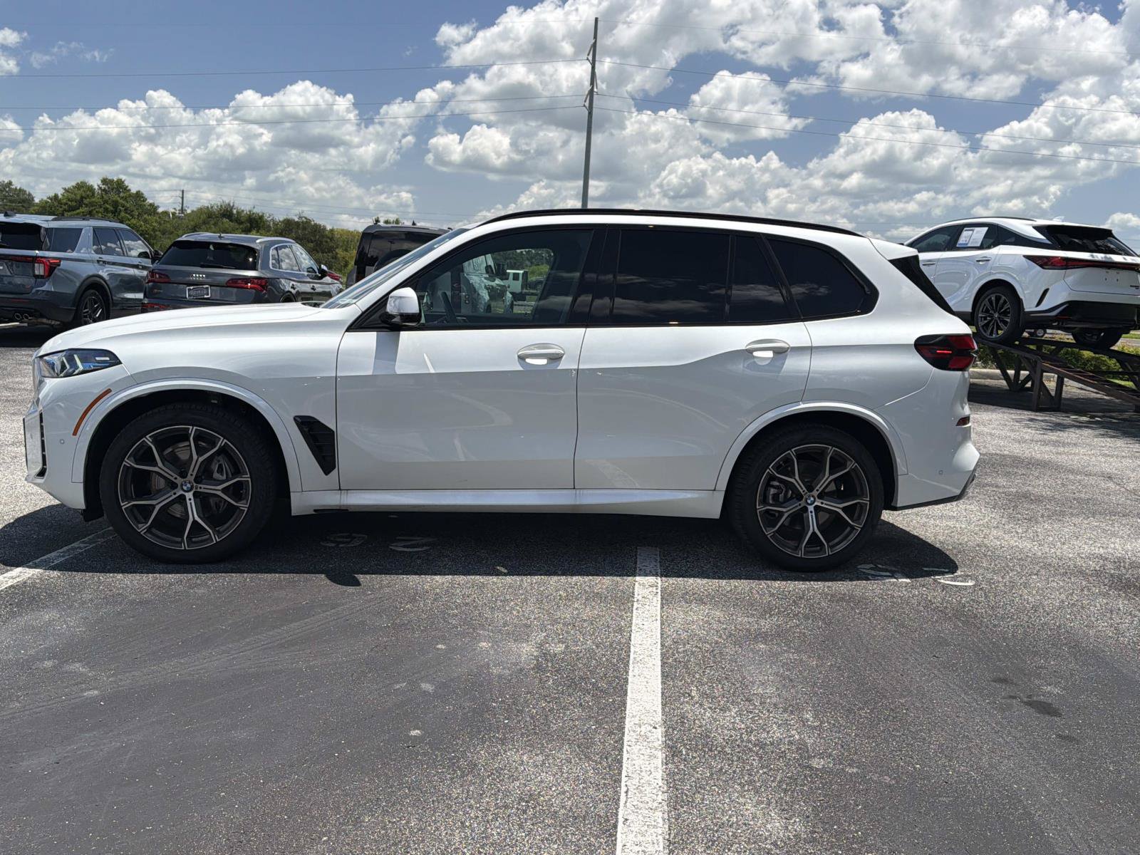 Certified 2026 BMW X5 xDrive40i w/ M Sport Package AWD/4WD image 7
