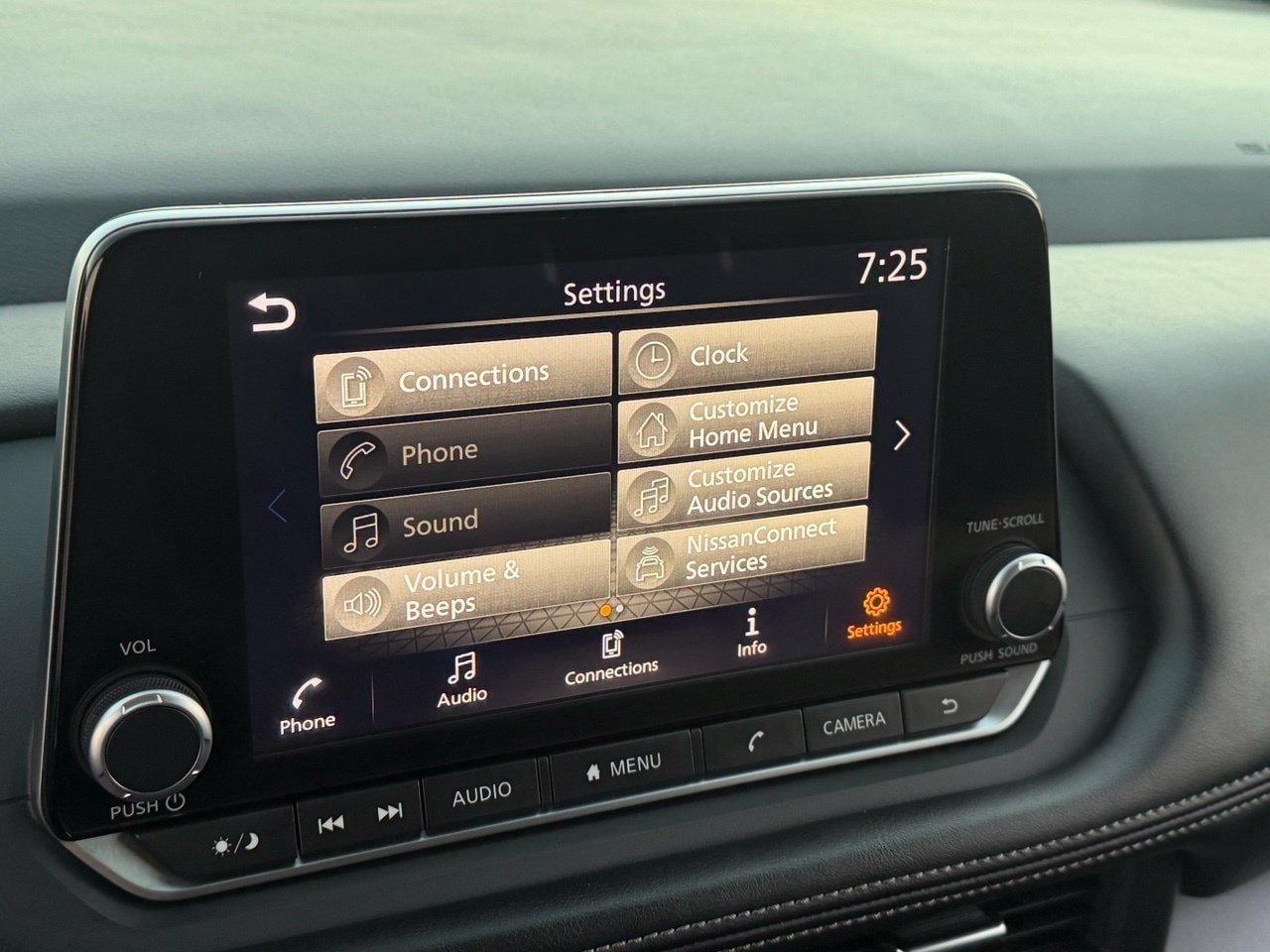 Certified 2025 Nissan Rogue SV FWD image 24