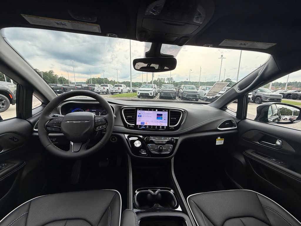 New 2027 Chrysler Pacifica Limited w/ S Appearance Package FWD image 7