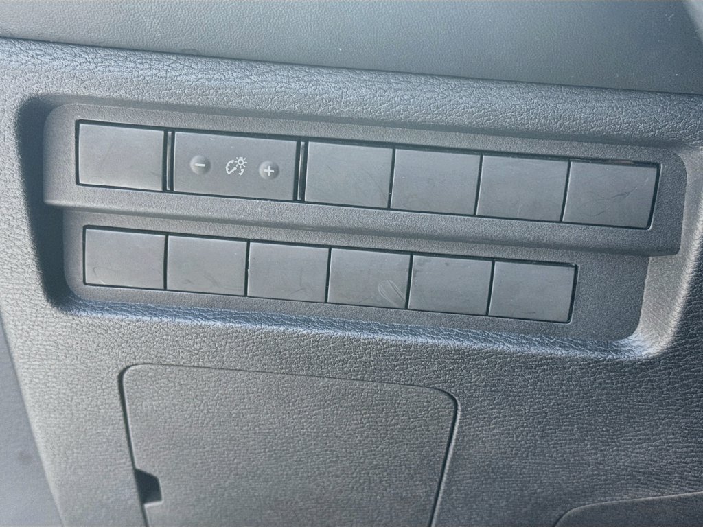 Used 2025 Mitsubishi Outlander ES FWD image 11