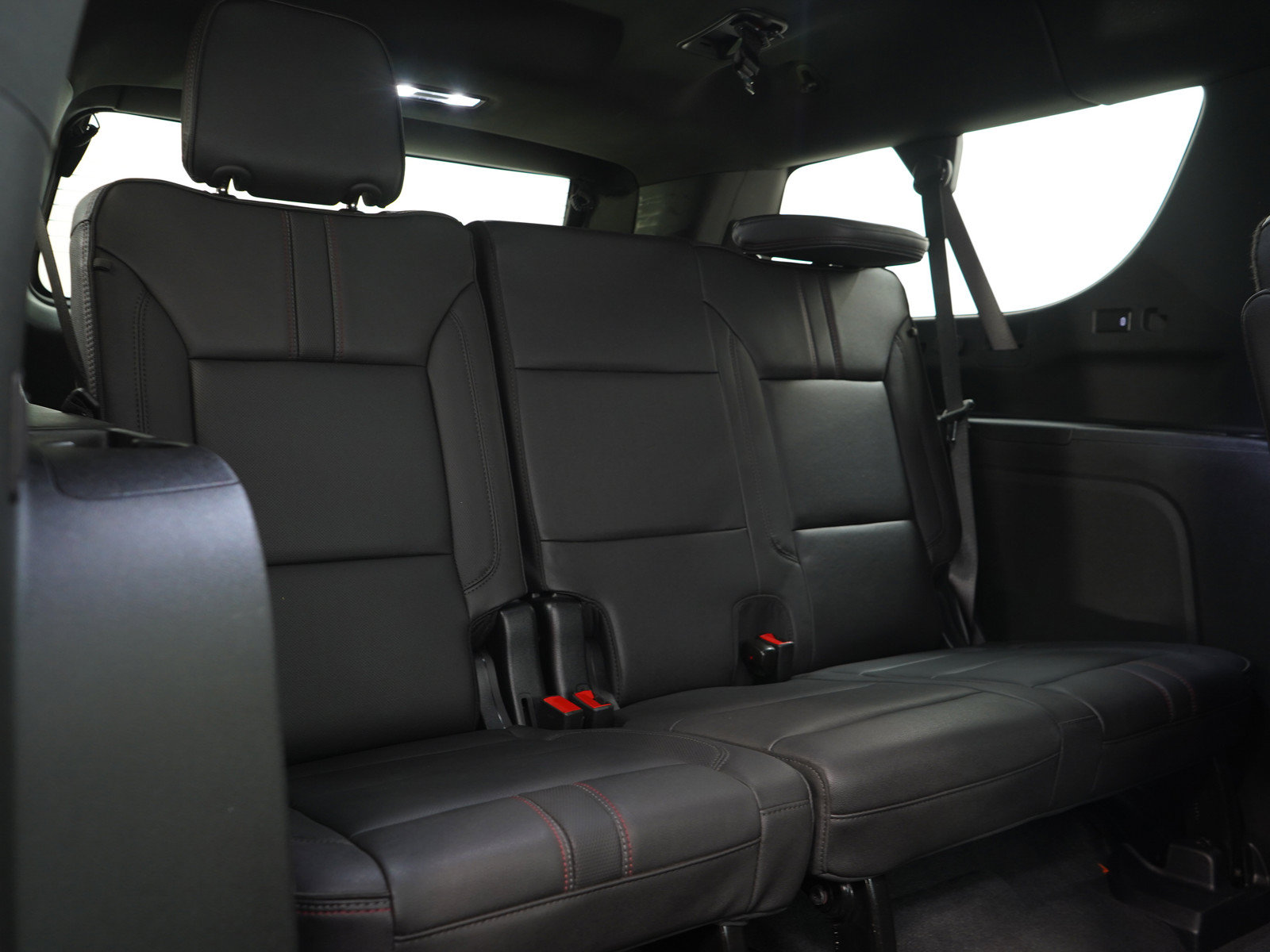Used 2024 Chevrolet Suburban RST w/ Luxury Package AWD/4WD image 17