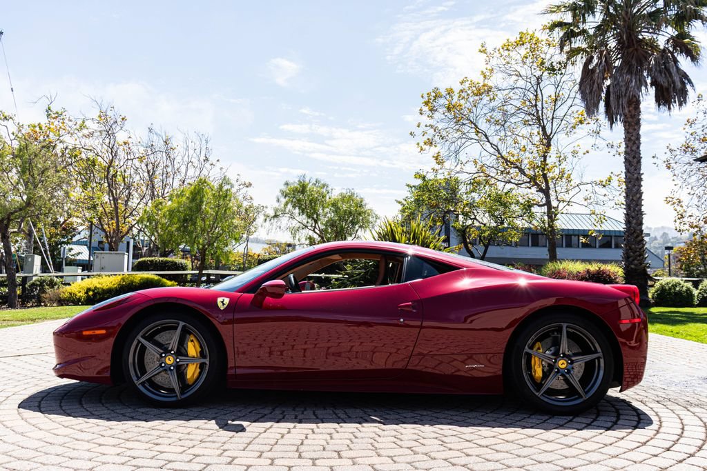 Used 2013 Ferrari 458 Italia Coupe RWD image 9