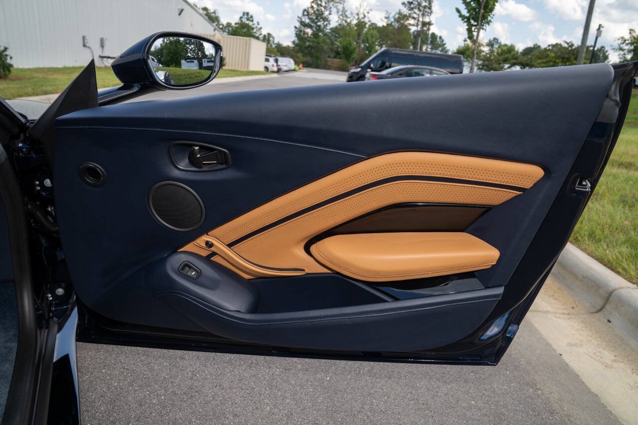 Used 2020 Aston Martin V8 Vantage Coupe RWD image 37