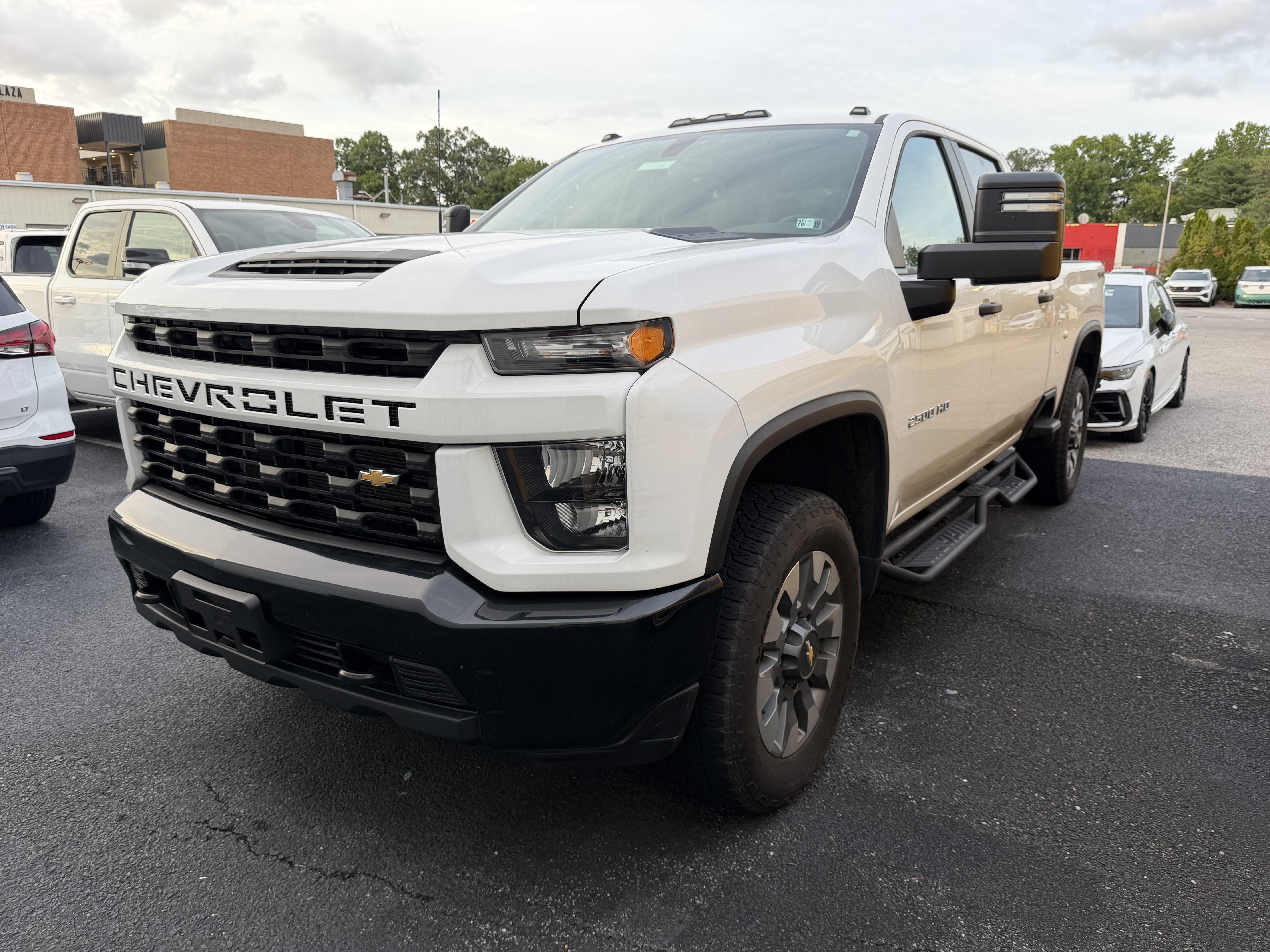 Used 2023 Chevrolet Silverado 2500 Custom w/ Custom Convenience Package AWD/4WD image 4