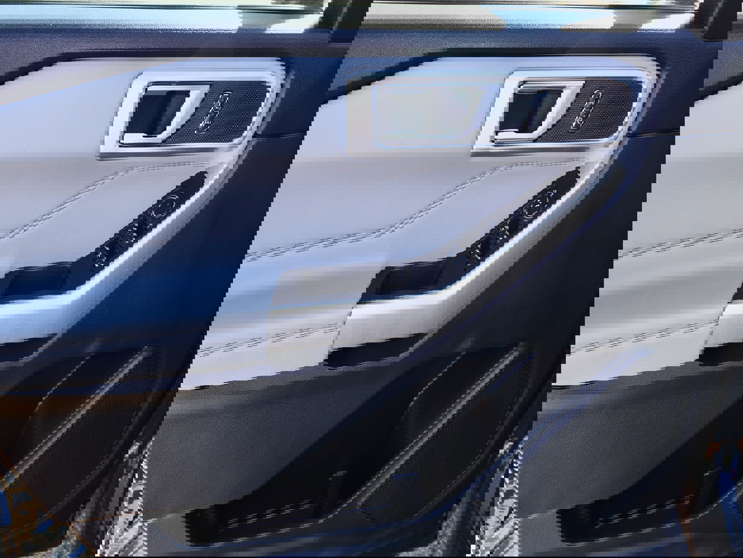 Used 2023 Ford Explorer XLT w/ Equipment Group 202A image 14