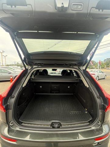 Used 2018 Volvo XC60 T5 Momentum w/ Convenience Package AWD/4WD image 17
