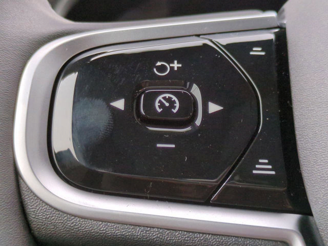 New 2026 Volvo XC90 B6 Plus w/ Protection Package Premier AWD/4WD image 23