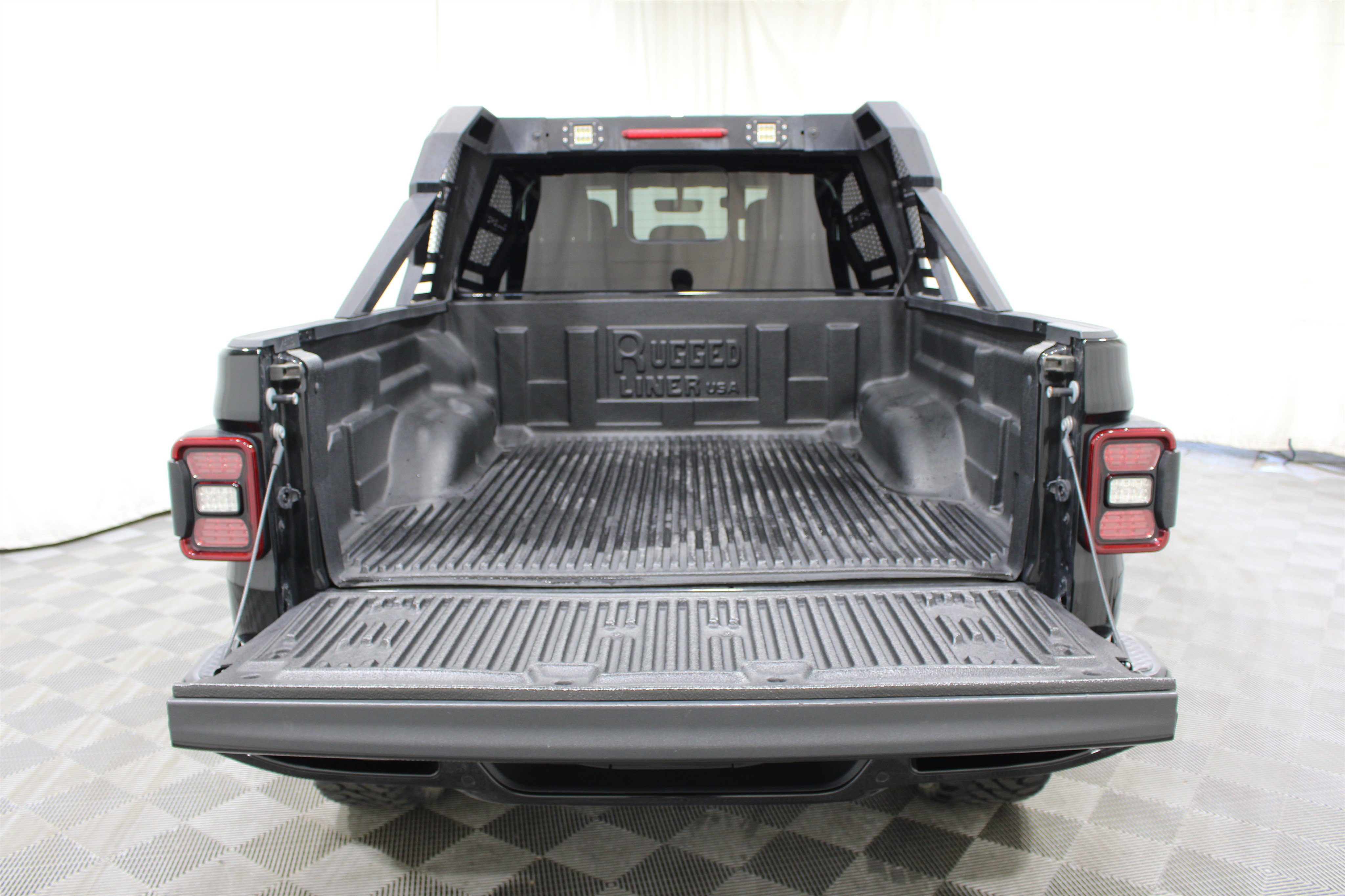Used 2023 Jeep Gladiator Overland AWD/4WD image 25