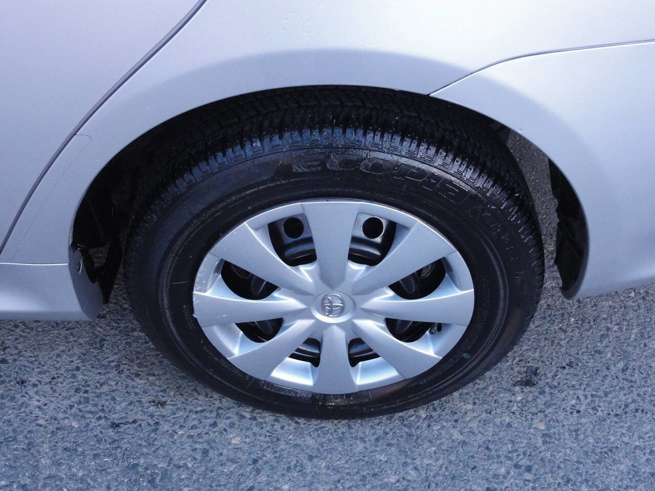 Used 2010 Toyota Corolla LE image 9